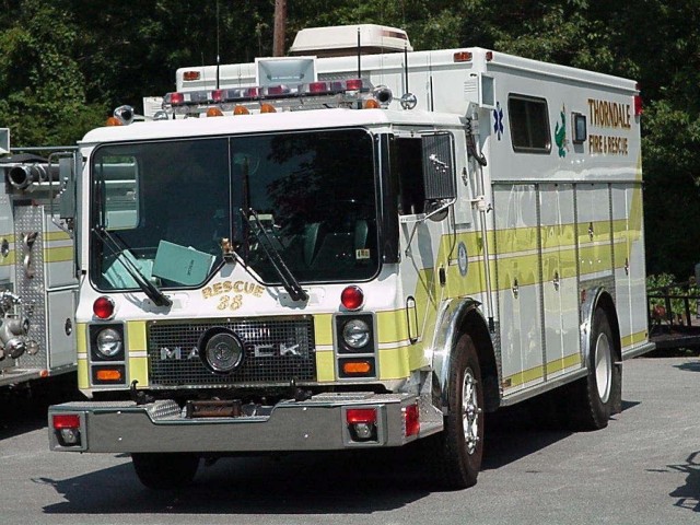 Rescue 38 - 1989 Mack MC/Swab 